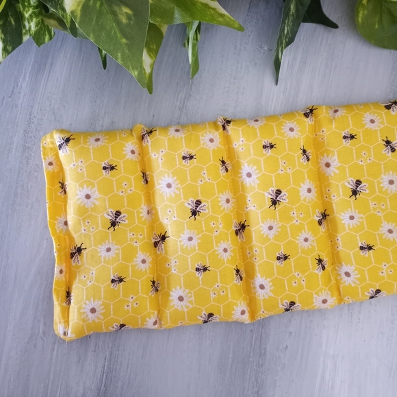 Microwavable Heating Pad Bumble Bees and Daisies #2 - Picture 2 of 7